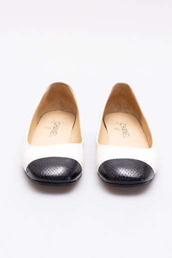 Chanel Cap-Toe Ballet Flats White / Black Snakeskin