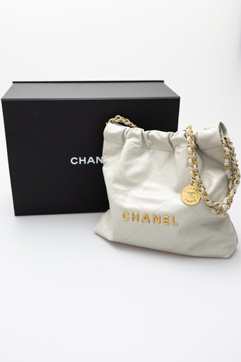 Chanel 22 Small Handbag 2024