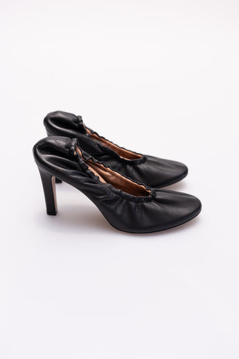 Scanlan Theodore  Gathered Heels